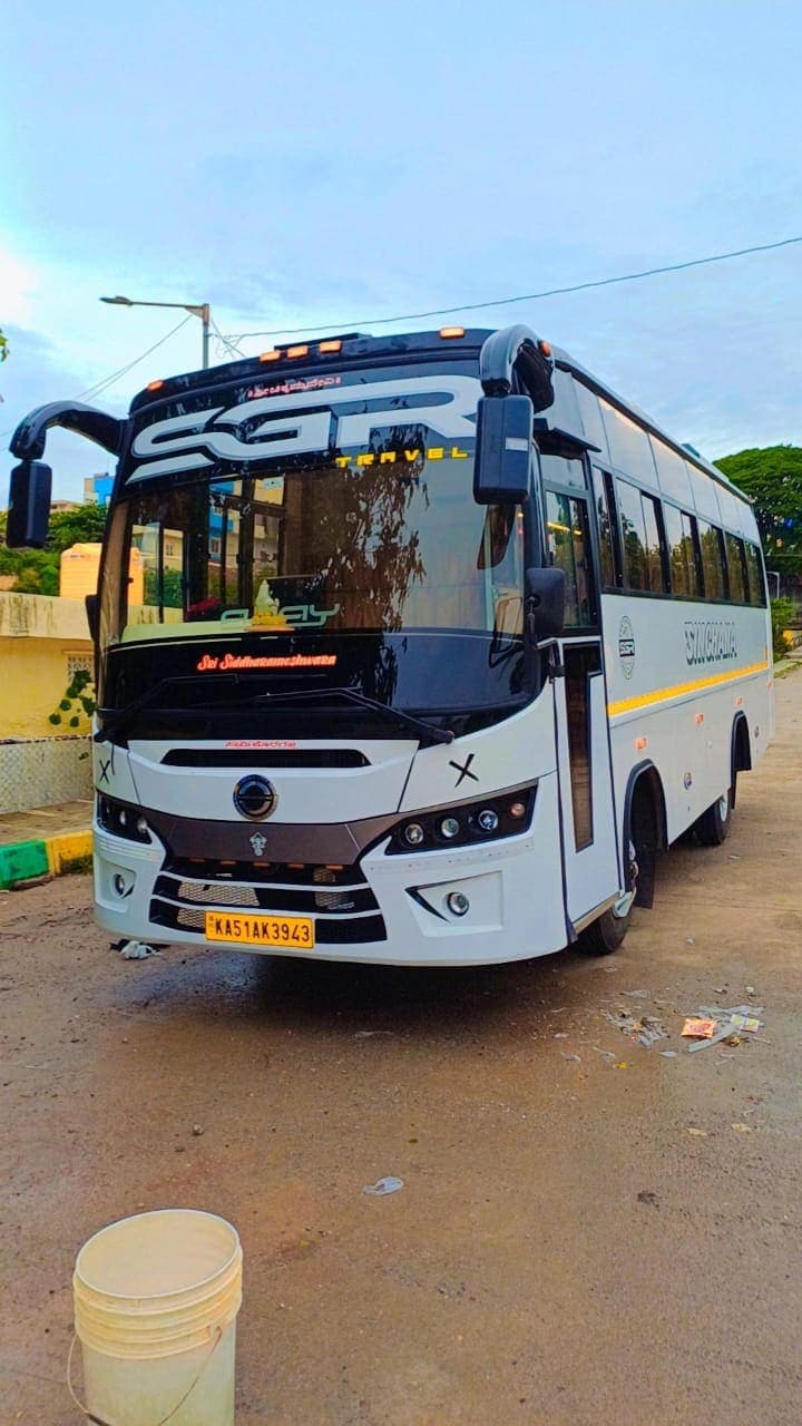 SGR Coach — front exterior
