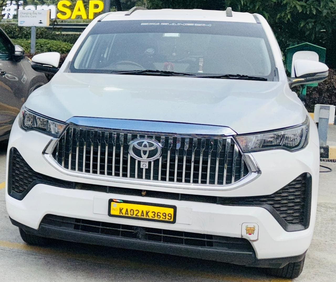 Toyota Innova HyCross — front exterior